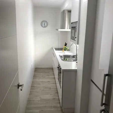 Apart. Junto A Parque Ciudad Jardin Apartment
